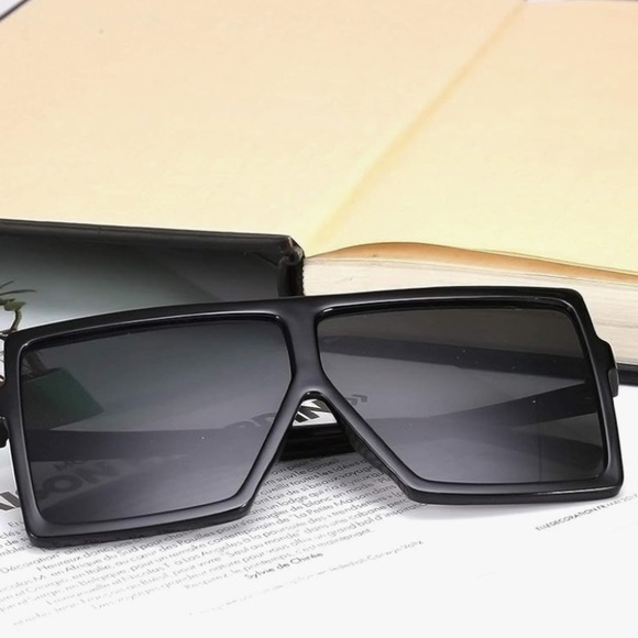 Square oversized Sunglasses black on black frames/ lenses, comes with case - Picture 3 of 5